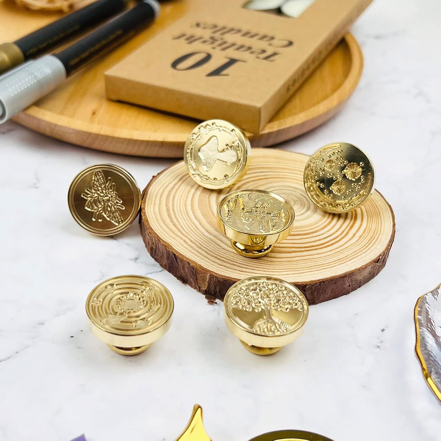 Wax Seal Stamp Kit with Gift Box, 672 Pcs Wax Seal Beads, 4 Pcs Wax Stamps, 2 Pcs Wax Seal Molds, Sealing Wax Warmer, Spoon, Mat, Metallic Pens, Candles, Wax Seal Kit for Craft Gift