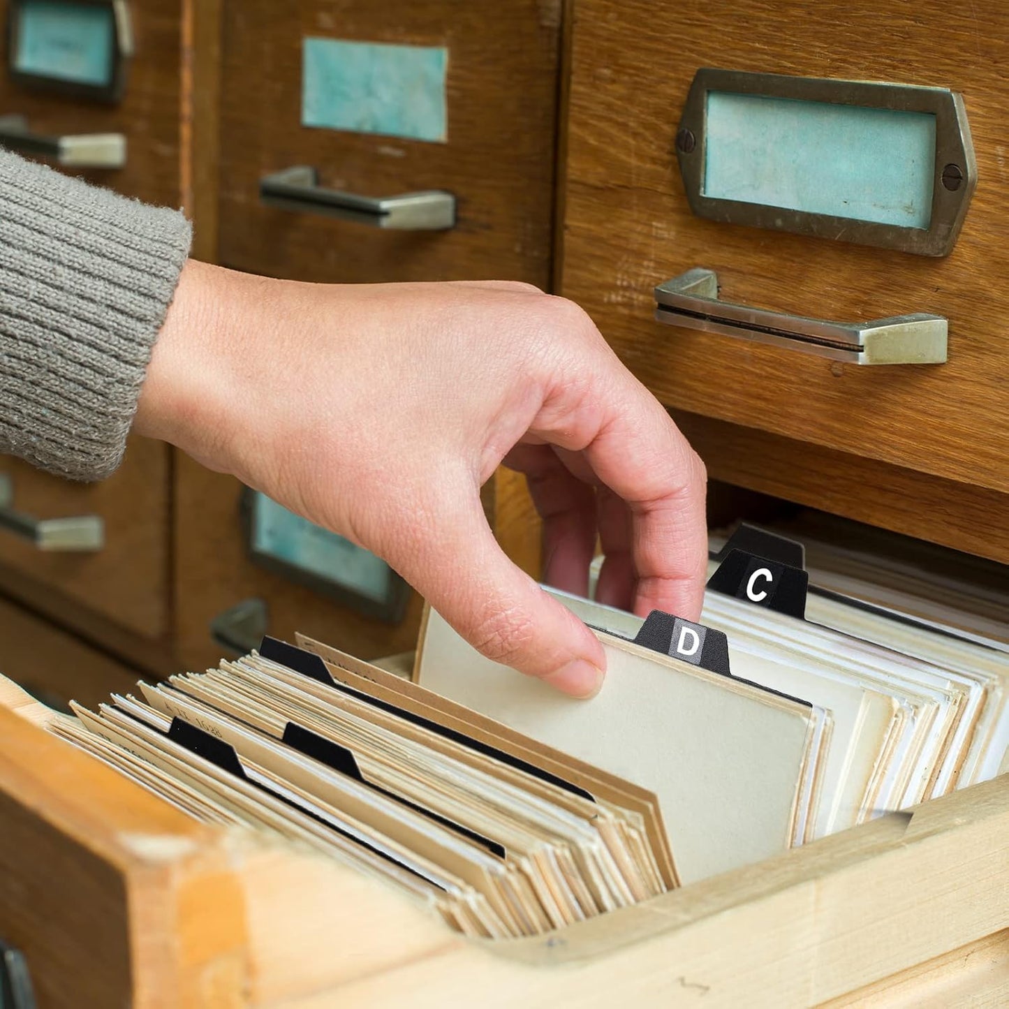 Lewtemi 50 Pcs Index Card Dividers 3 x 5 Inch Index Card Dividers with Tabs Guides with 2 Pcs Alphabet Number Stickers for Office Recipe Business (Black)