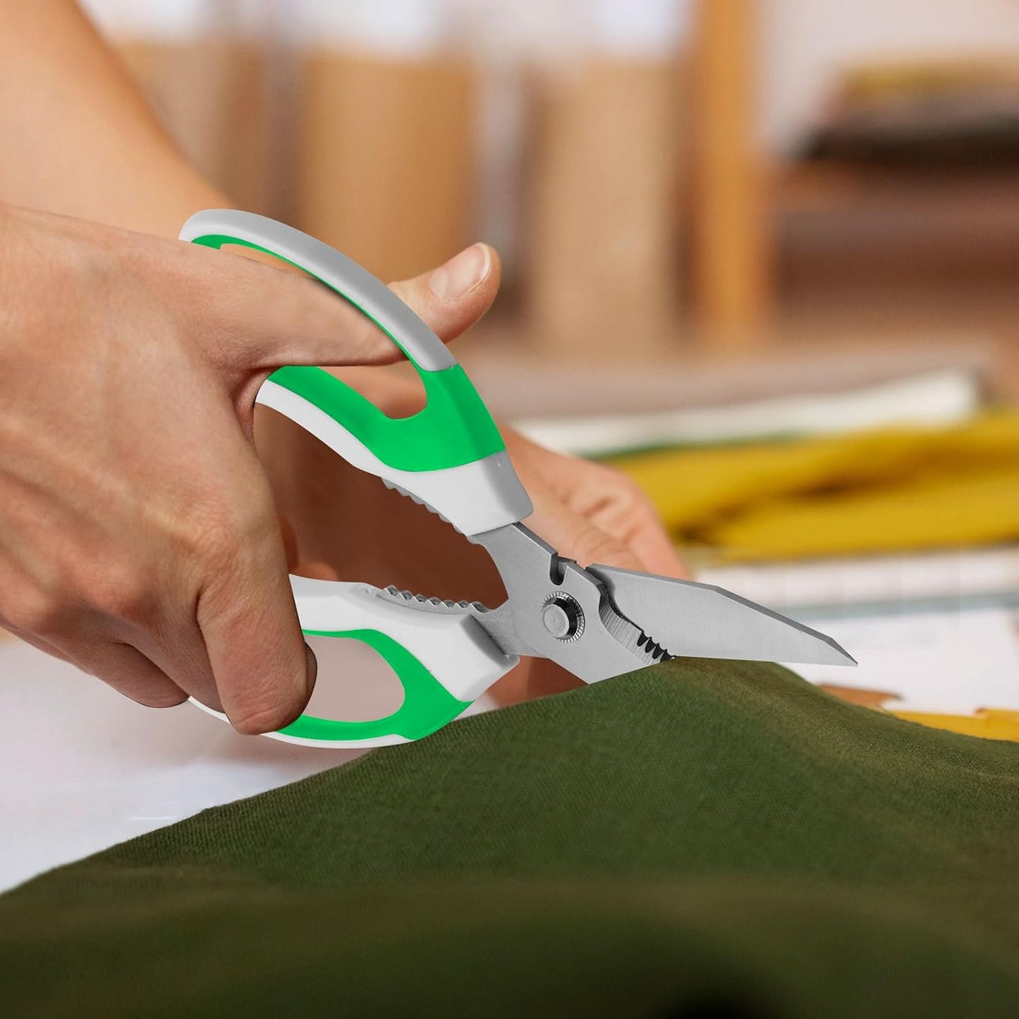 Utility Scissors Heavy Duty: sharp Scissors All Purpose heavy duty, Easy Cutting Carpet, Cardboard, Wires, Leather, Fabric（8'' Green）
