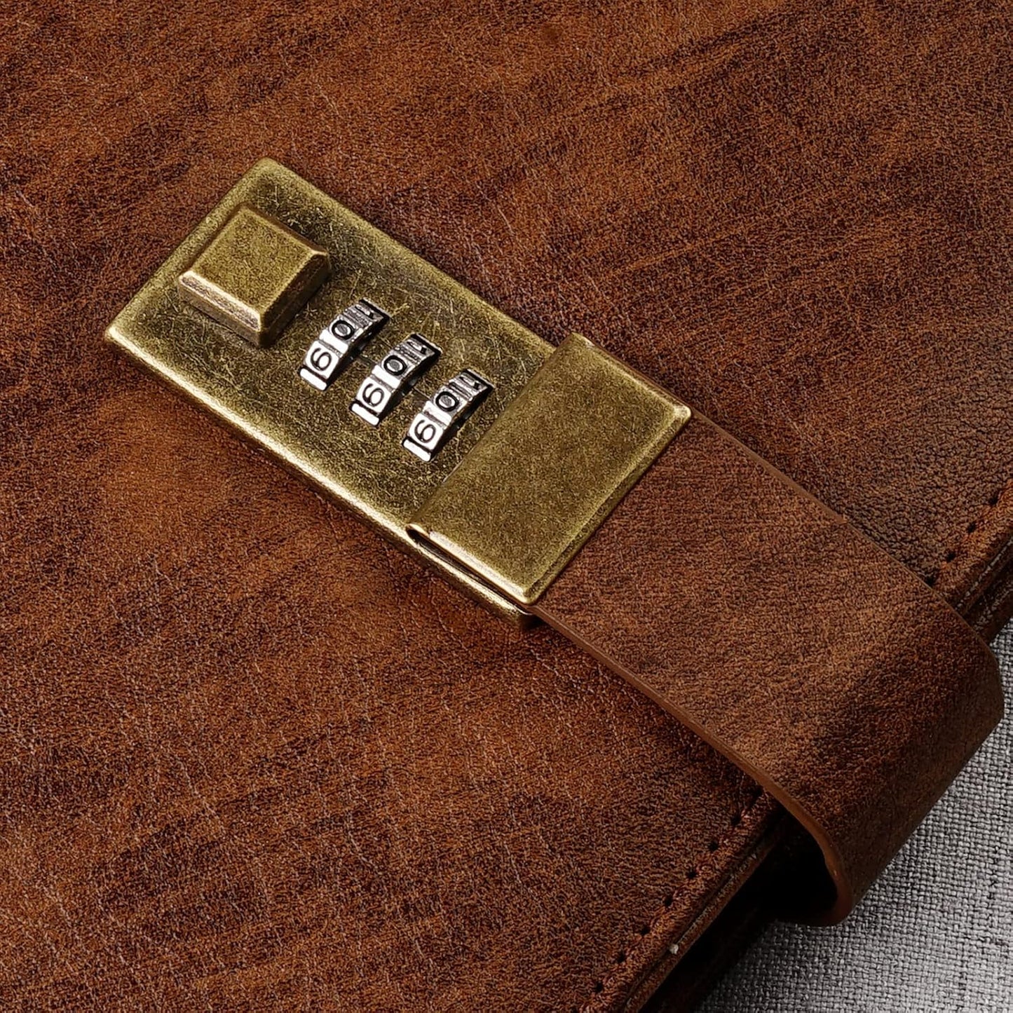 WEMATE Diary with Lock, A5 PU Leather Journal with Lock 240 Pages, Vintage Locks Journal Password Notebook with Pen, Locks Diary Planner Organizer for Men and Women, 8.6x5.8in Brown