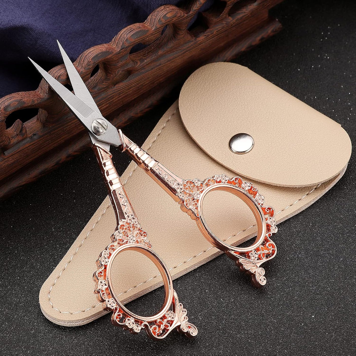 Sewing Scissors Embroidery Scissors, 4.5in Rose Gold Crochet Scissor with Sheath for Craft Cross Stitch Needlework Artwork Thread Yarn Cutting