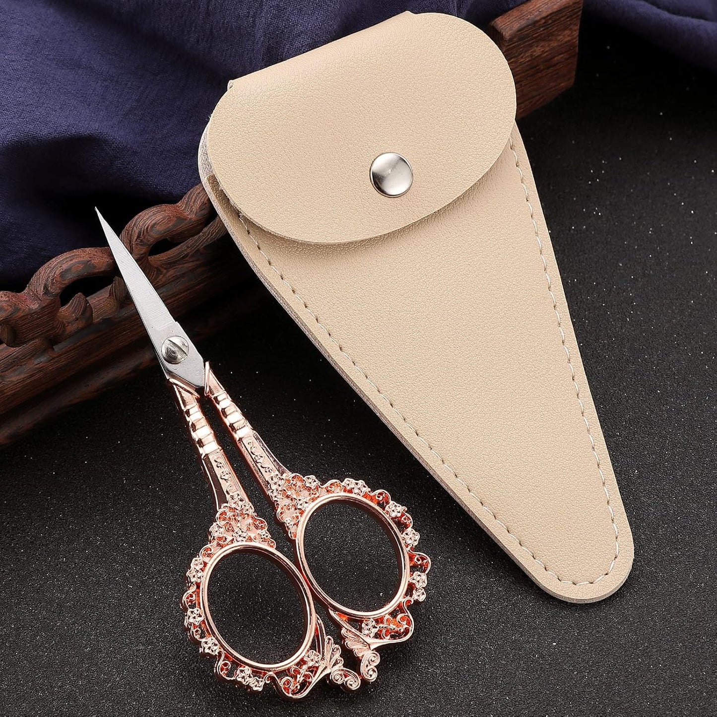 Sewing Scissors Embroidery Scissors, 4.5in Rose Gold Crochet Scissor with Sheath for Craft Cross Stitch Needlework Artwork Thread Yarn Cutting